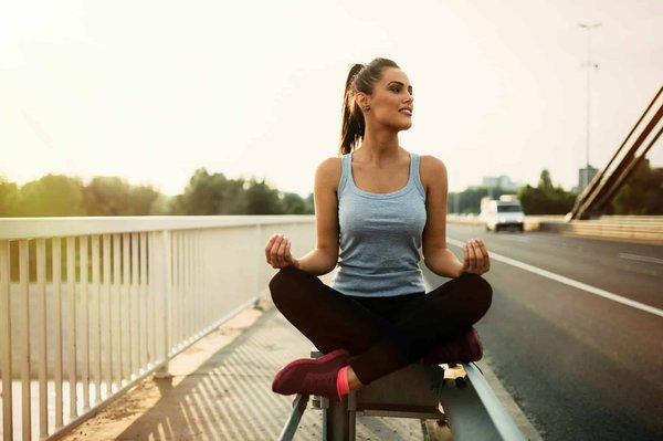 Comment améliorer sa posture en travaillant assis toute la journée ?